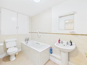Family bathroom- click for photo gallery